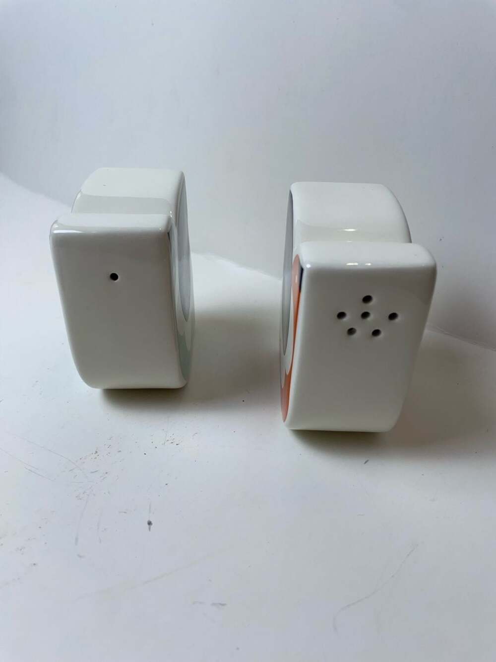 Orla Kiely Ceramic Salt & Pepper Shakers - Frilly Chicken – - Picture 2 of 6